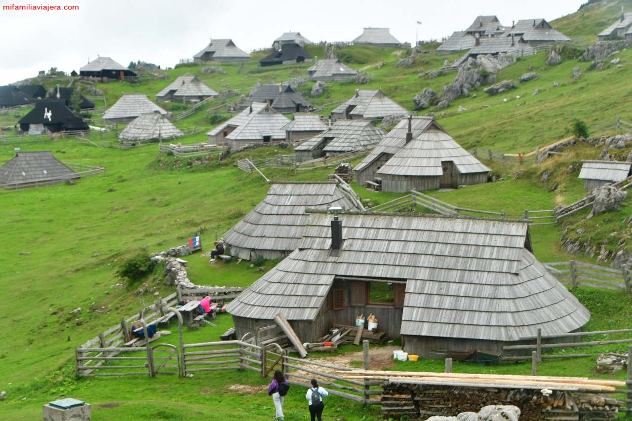 Uno de los imprescindibles de Velika Planina es visitar el pueblo de Pastores