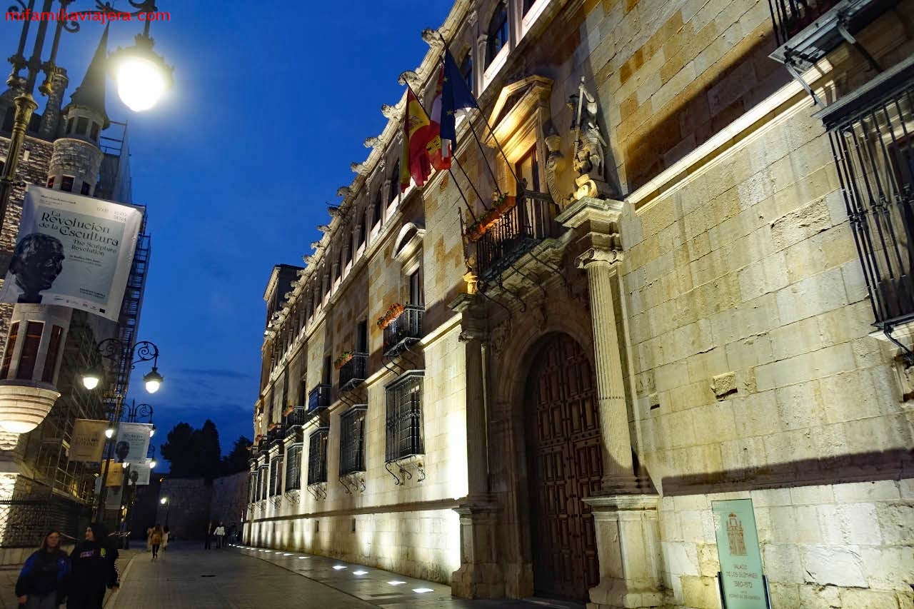 Edificio antiguo del Palacio de los Guzmanes