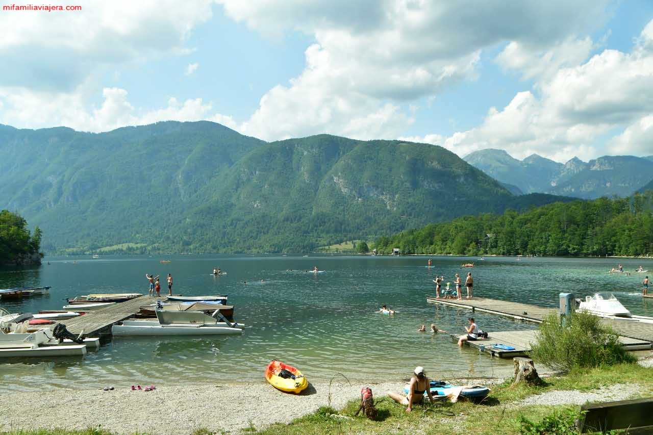 Lago Bohinj en Eslovenia
