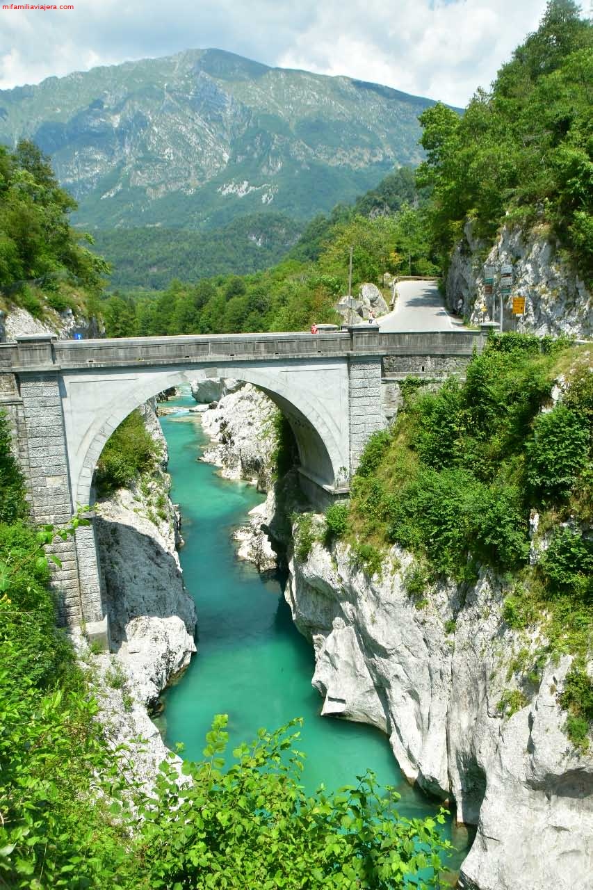 Puente de Napoleón a las afueras de Kobarid