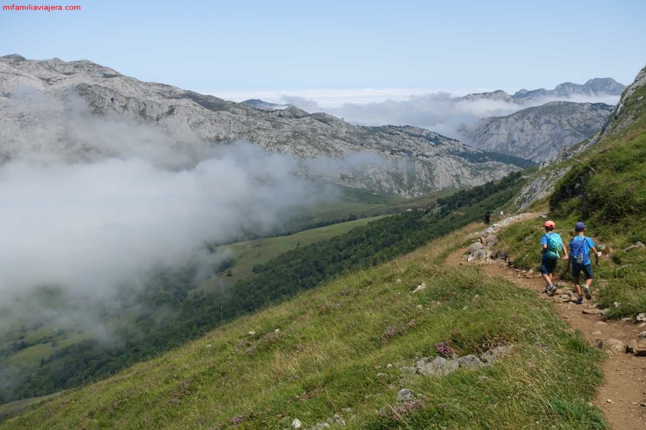 El sendero no es cómodo en ningún momento, ya que se trata de una ruta de montaña