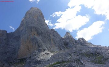 Ruta al refugio Vega de Urriellu desde el Collado de Pandébano (Sotres) Pico Urriellu o Naranjo de Bulnes