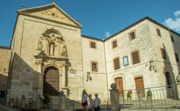 Beas de Segura: Qué ver en el enclave teresiano más importante de Jaén Fachada Monasterio e Iglesia de San José del Salvador