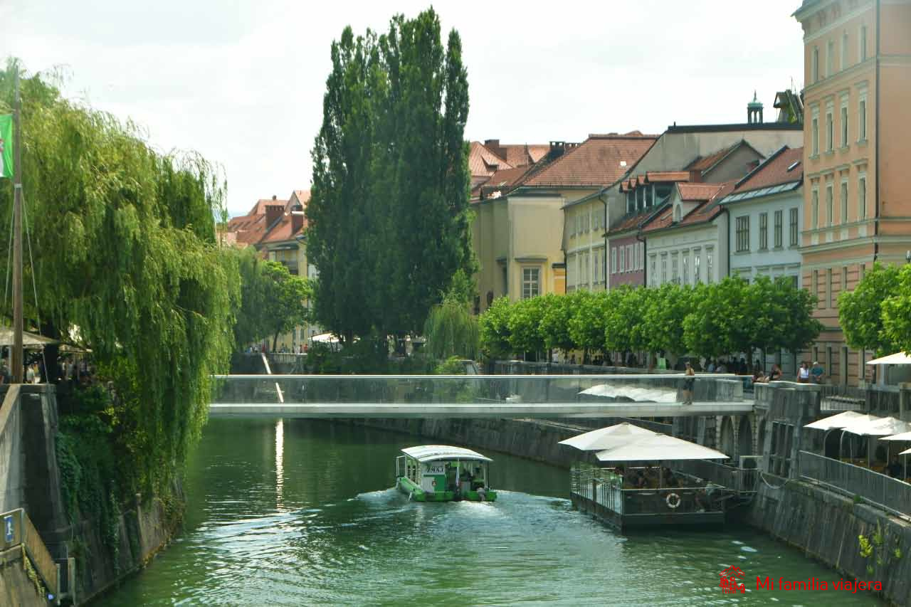 Barcos turísticos en el Río Ljubljanica