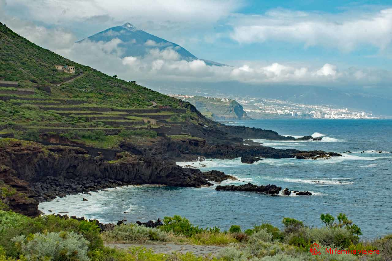 Vista del Teide desde la senda costera de El Sauzal