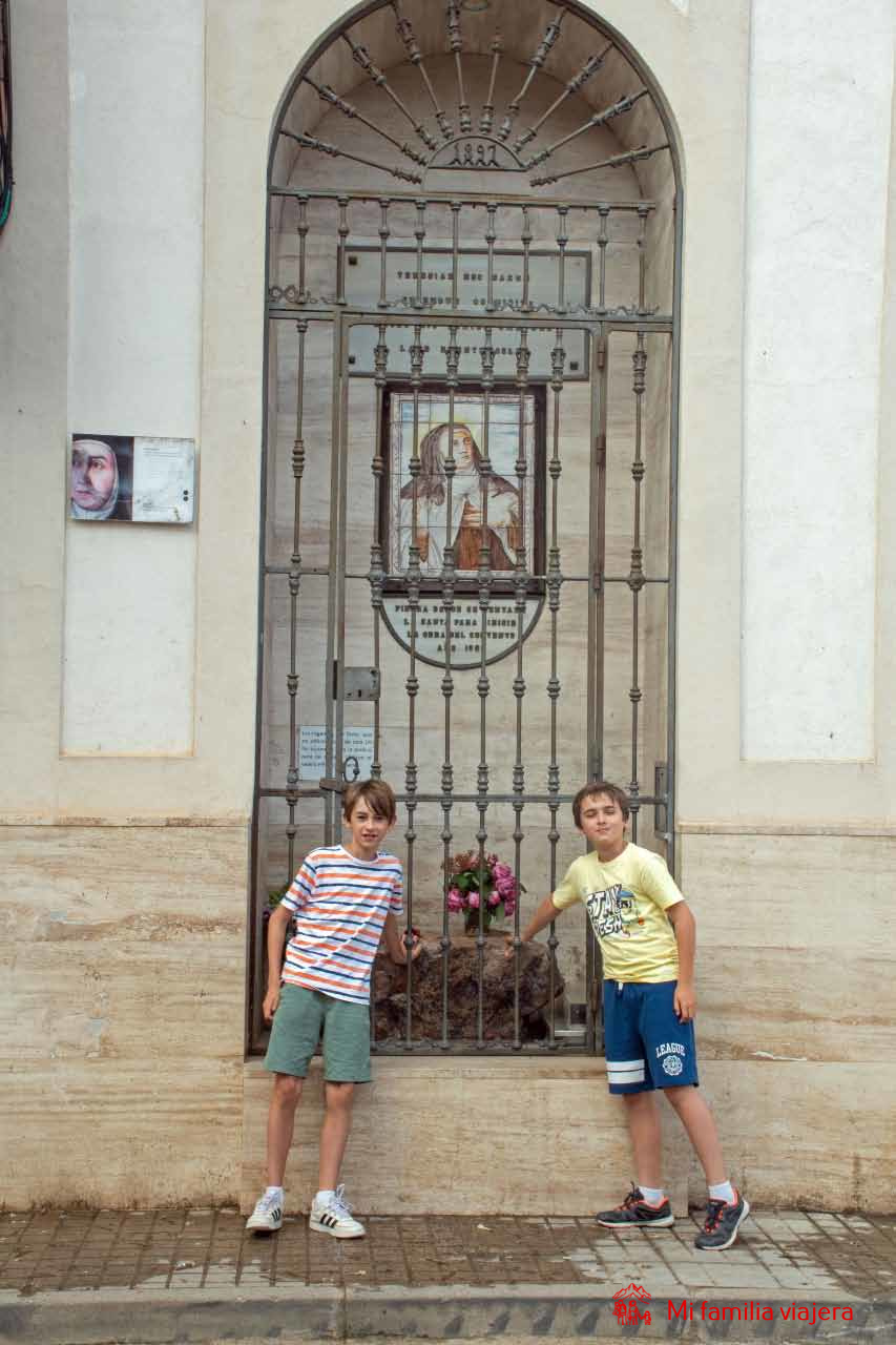 Hornacina con la Piedra de la Santa, en Malagón