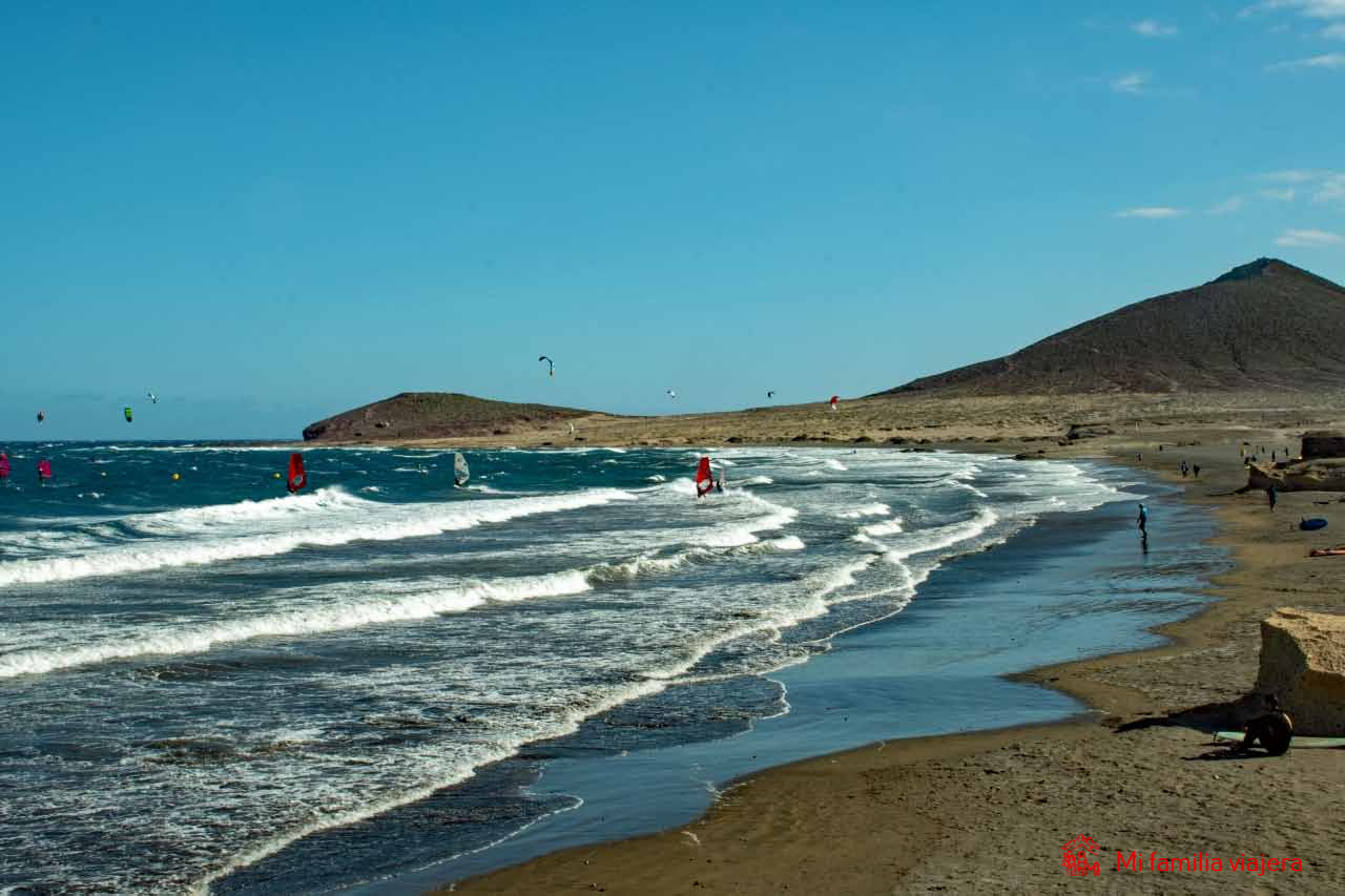 Colorida playa de El Médano