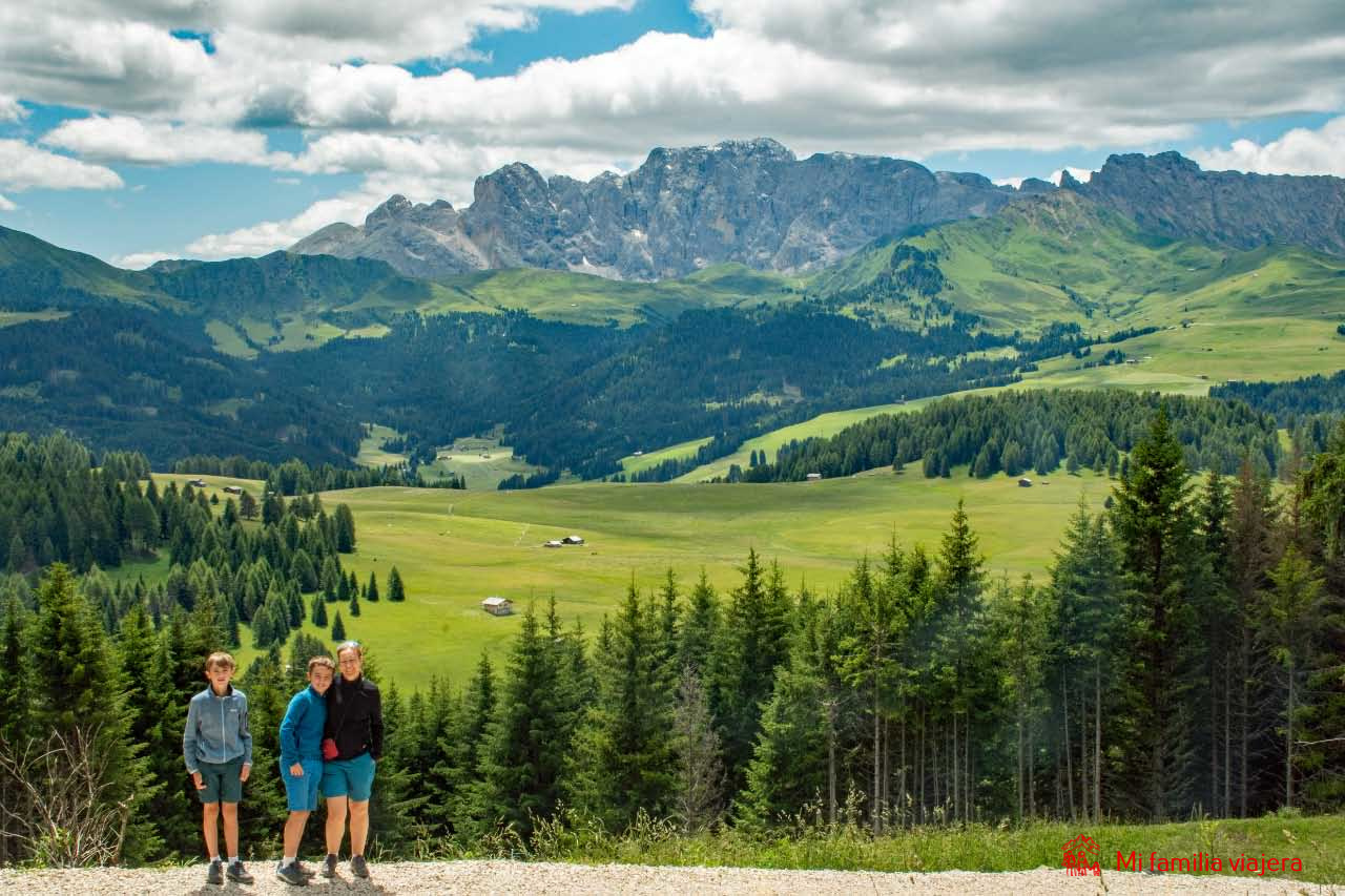 Alpe di Siusi es uno de los enclaves naturales más familiares de Dolomitas