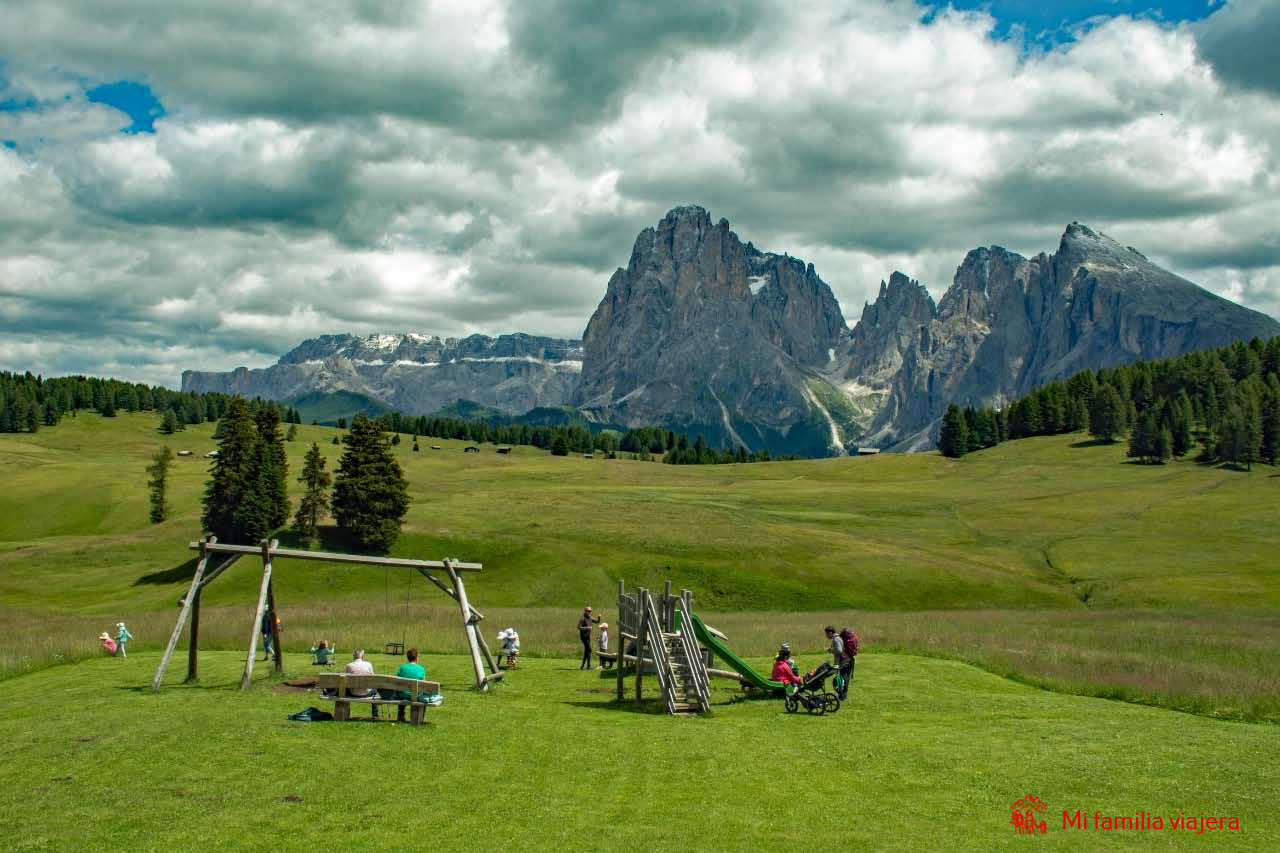 Los refugios de montaña ofrecen comida tirolesa y tienen espacios de ocio para niños
