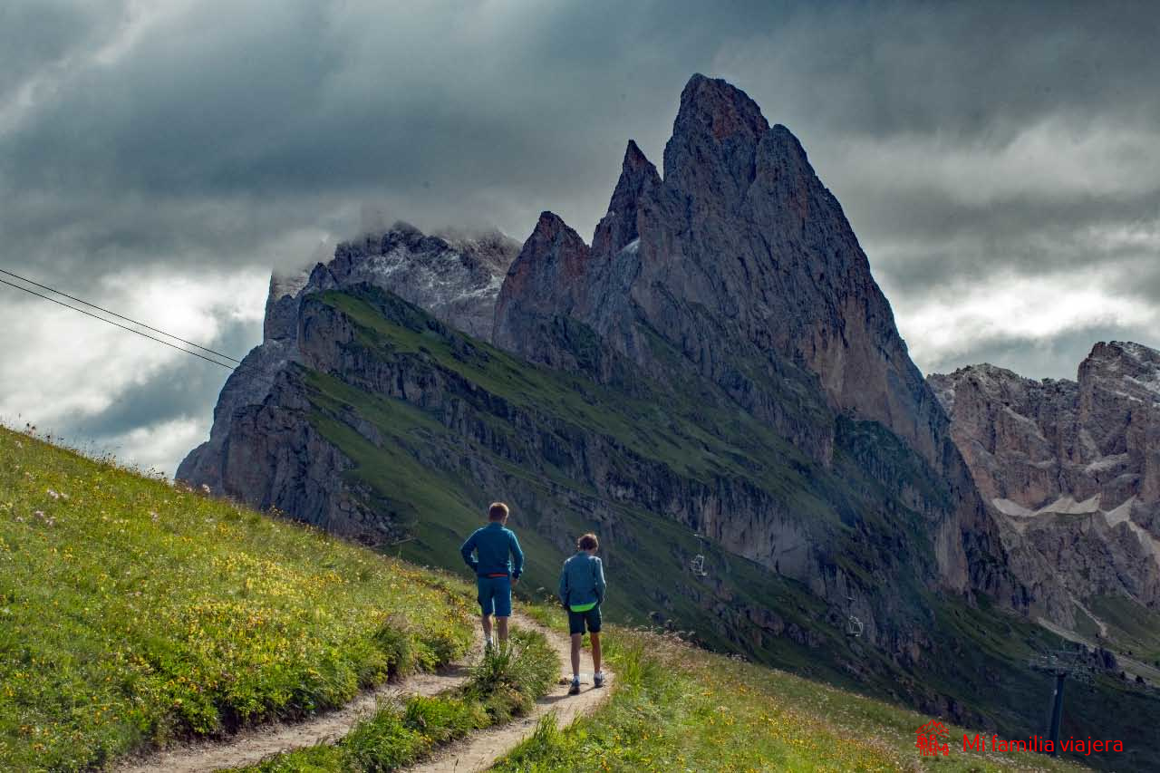 La ruta hasta el mirador de Seceda es sencilla y familiar