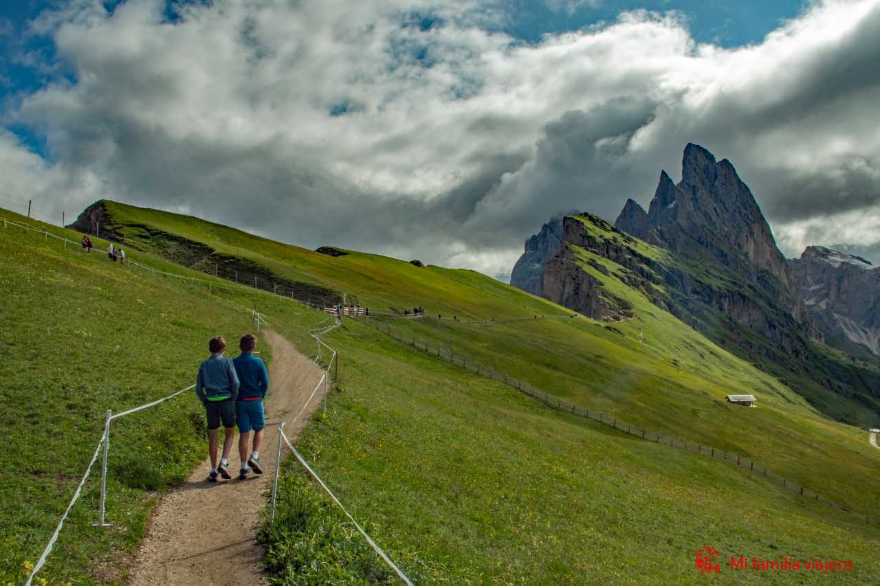 En 30-45 minutos llegamos al mirador de Seceda desde la estación superior del teleférico