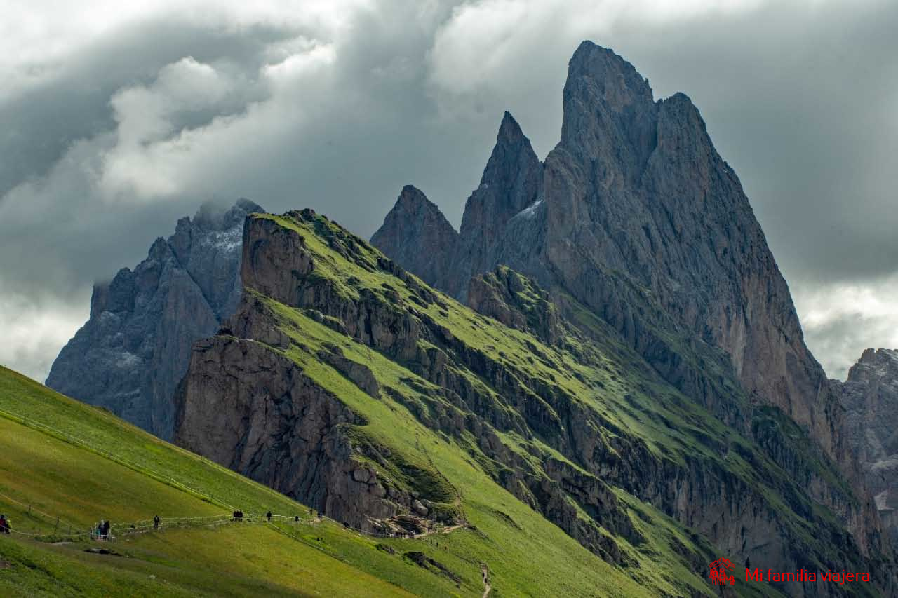 Vistas hacia la cresta de Seceda