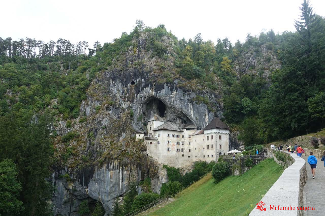 Camino de acceso al castillo