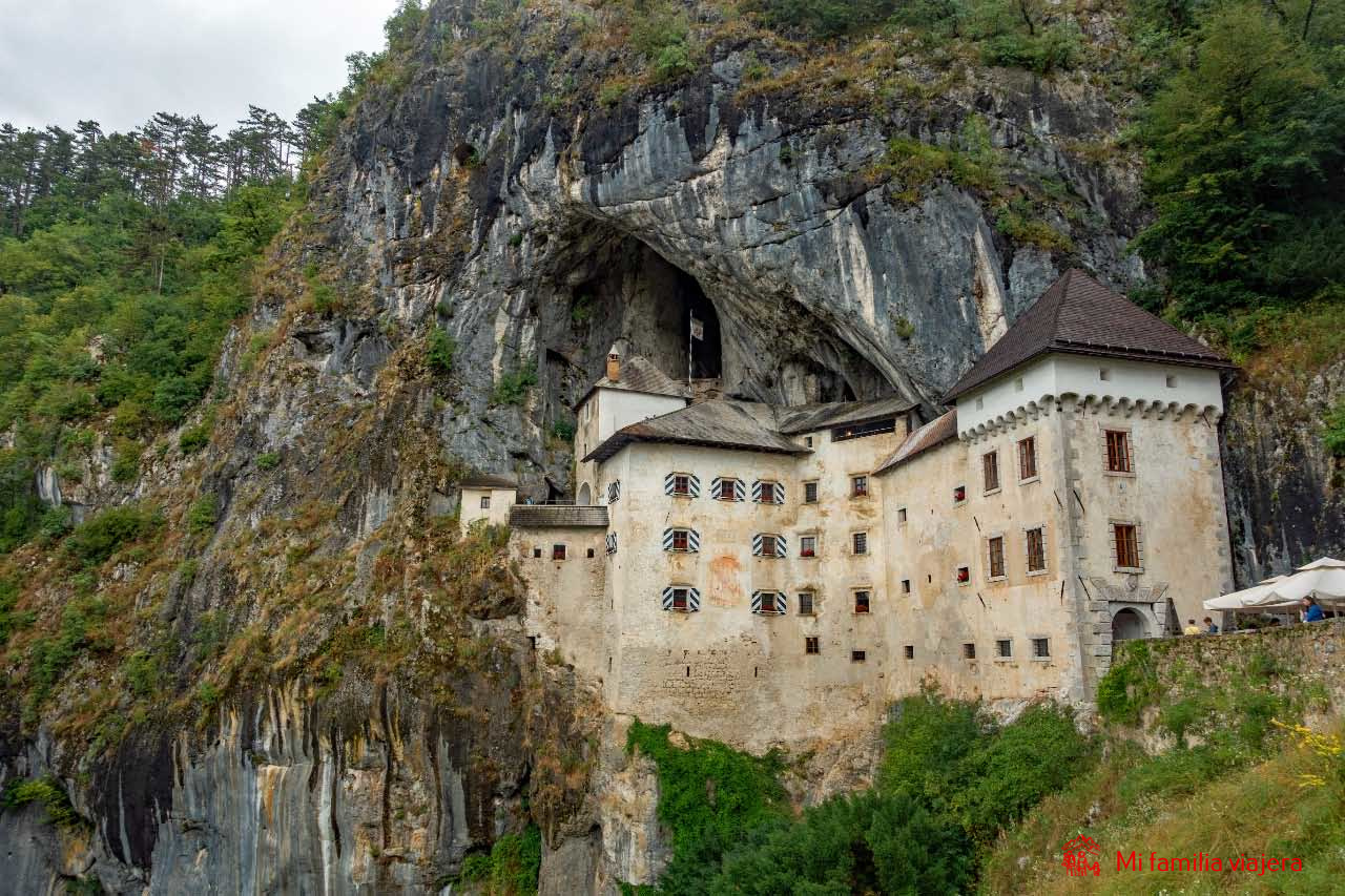 Panorámica del Castillo de Predjama