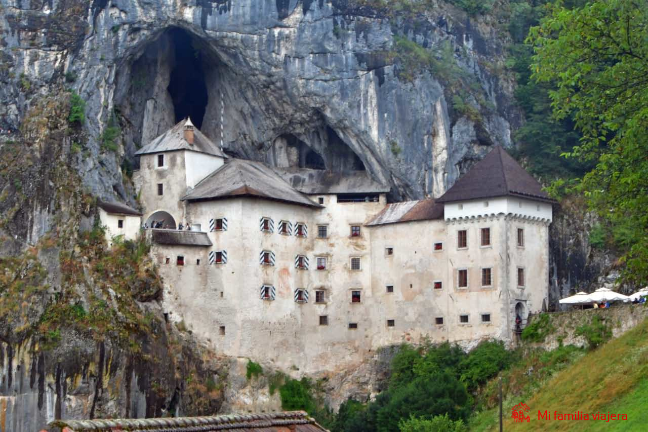 Castillo- cueva de Predjama en Eslovenia