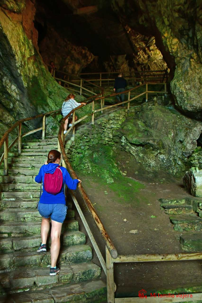 Interior del castillo-cueva de Predjama