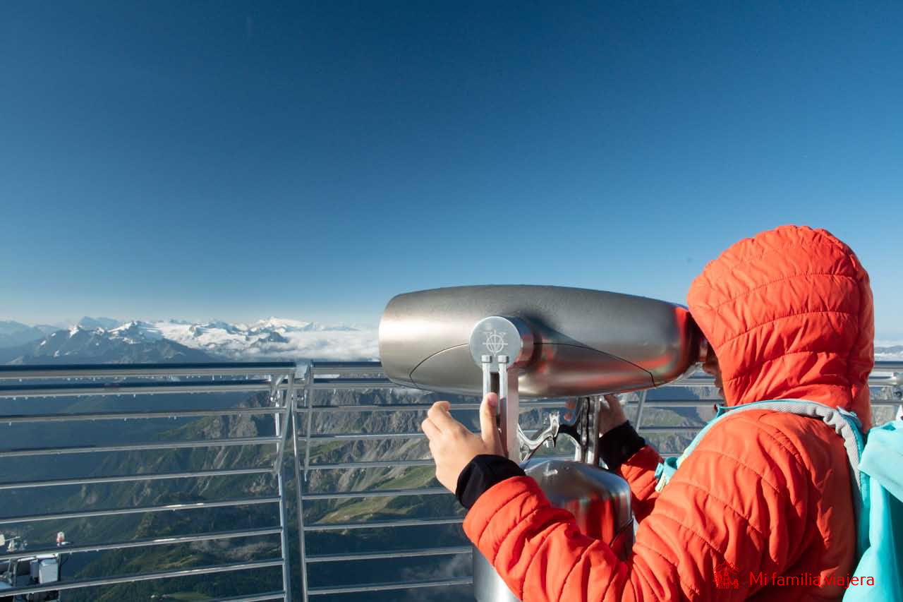 Telescopios para apreciar la belleza del entorno y localizar las cimas más emblemáticas de los Alpes