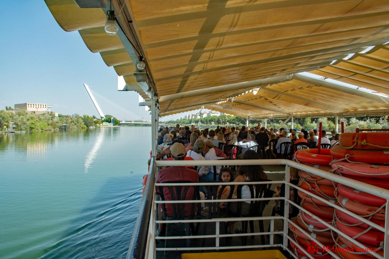 Paseo en barco por el canal de Alfonso XIII
