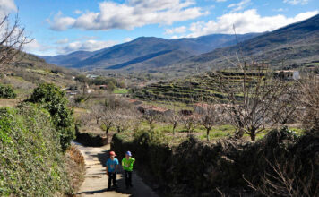 Ruta del Convento en Cabezuela del Valle: Senderismo en el corazón del Jerte Inicio del sendero del Convento en el valle del Jerte