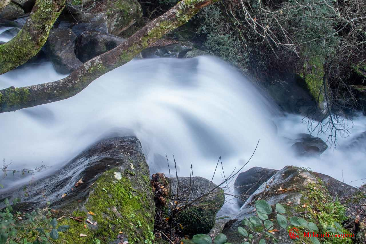 Pequeños saltos de agua del río Barosa