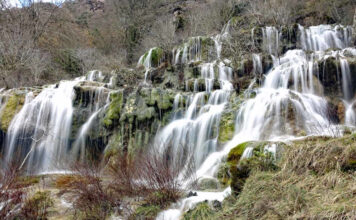 Ruta a la Cascada de Covalagua: excursión fácil en el Geoparque de Las Loras Cascada de Covalagua en el Geoparque de Las Loras