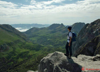 Ruta al pico del Huerto del Diablo Norte desde el Puerto de Ventana en el macizo de Ubiña Panorámicas desde la cima del pico Huerto del Diablo Norte en el Macizo de Ubiña