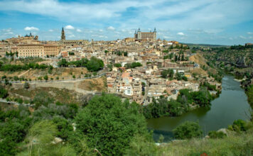 Qué ver en Toledo: De los monumentos icónicos a la huella de Santa Teresa Qué ver en Toledo - Panorámica desde el mirador del Valle