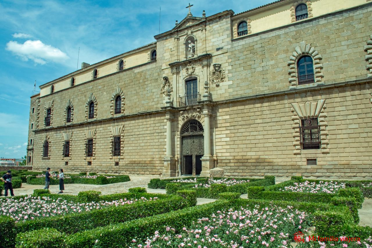 Fachada del Hospital de Tavera