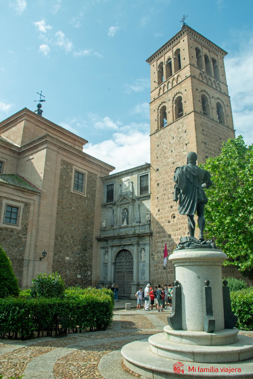 Exterior de la iglesia de San Román