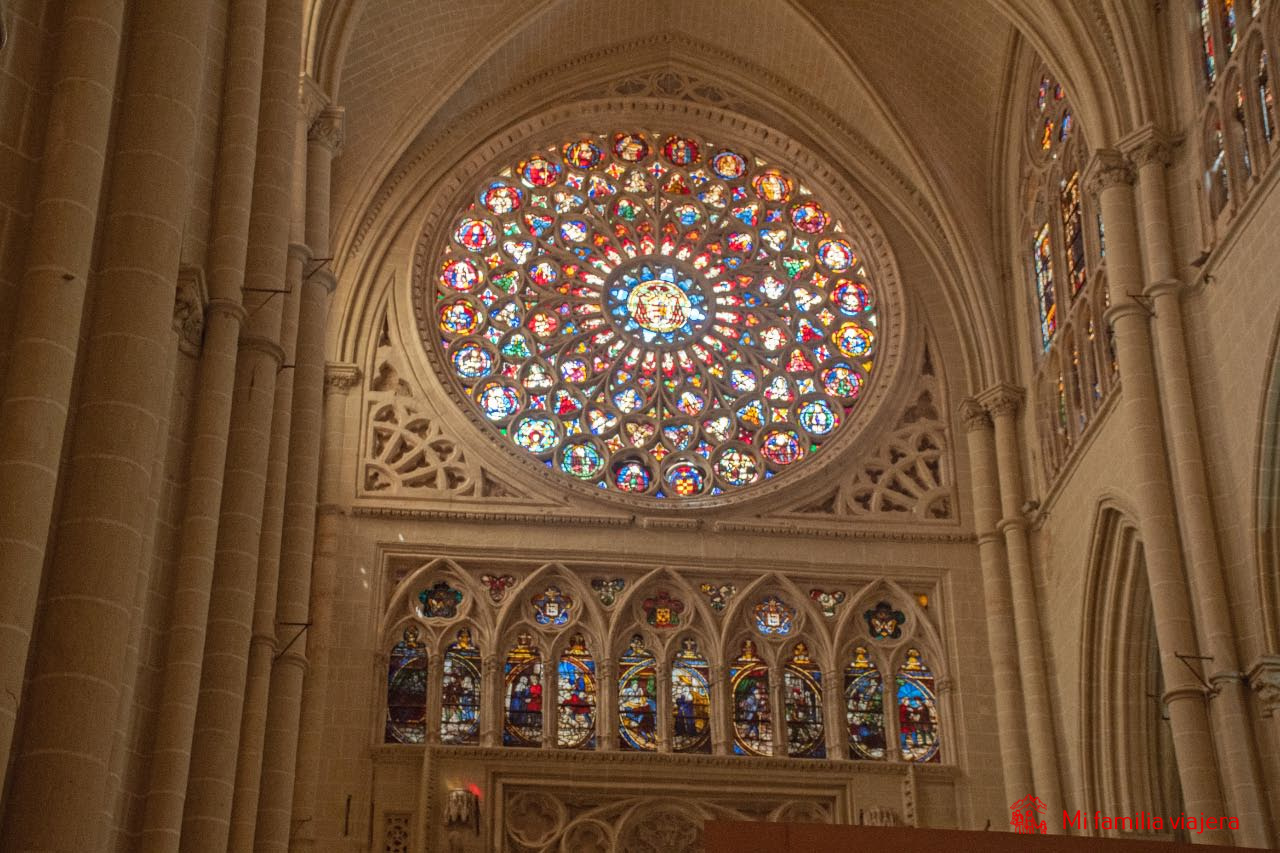 Rosetón y vidrieras de la Catedral Primada de Toledo
