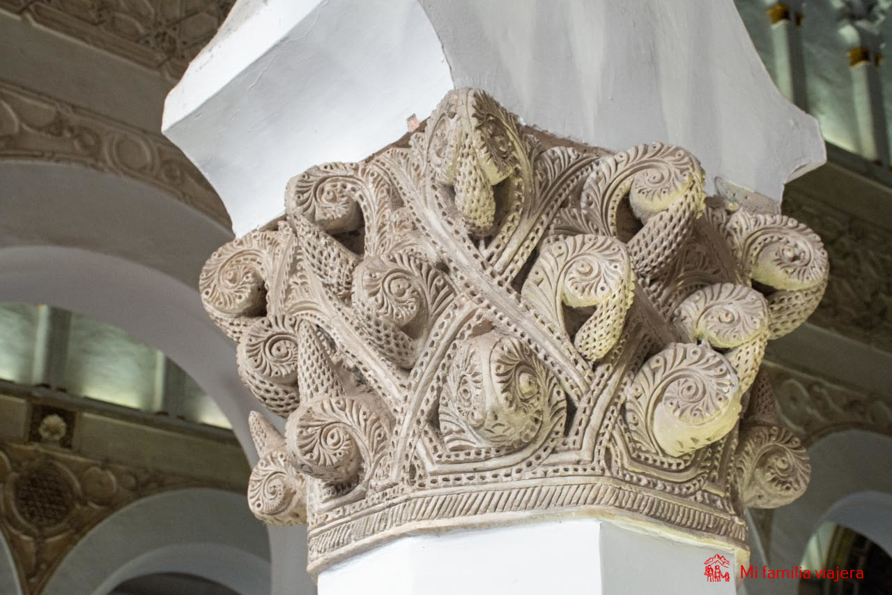 Capitel tallado de Santa María La Blanca