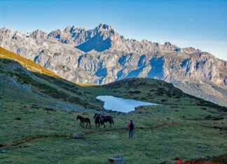 Ruta a Pozo Llao desde Pido: Laguna glaciar en Picos de Europa Pozo Llao, laguna glaciar en Picos de Europa