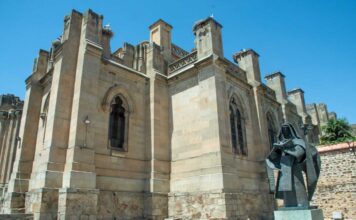 Teresa de Jesús y Alba de Tormes: qué ver en la villa que custodia el legado de la Santa Fachada de la Basílica de Santa Teresa