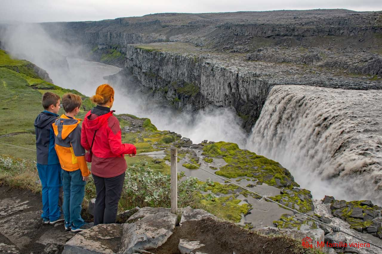 Cascada Dettifoss en el Círculo de Diamante en Islandia