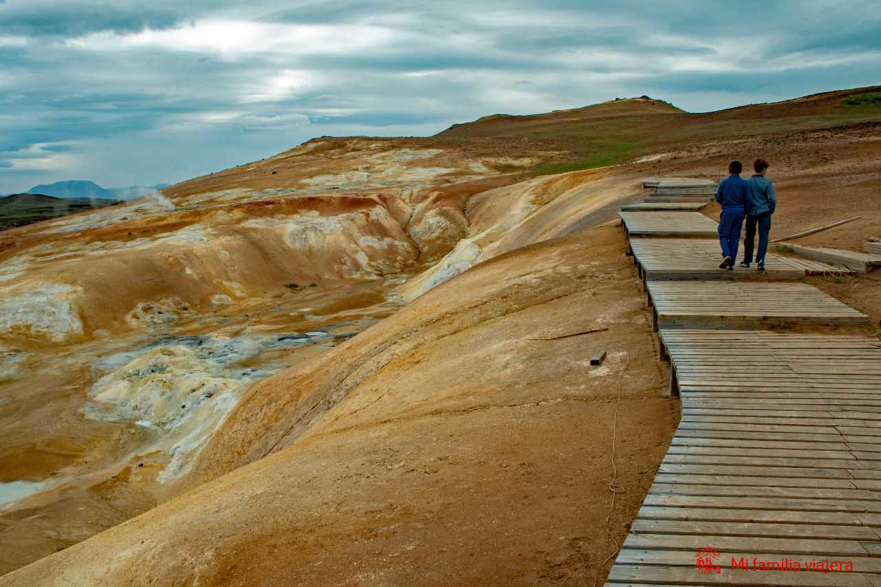 Pasarelas de madera en Leirhnjúkur