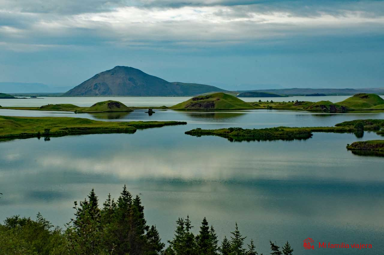 Lago Mývatn y sus característicos pseudocráteres