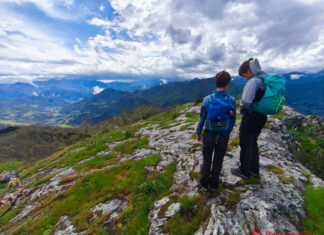Peña Oviedo desde Mogrovejo: ruta de senderismo con las mejores vistas de los Picos de Europa Ascenso a Peña Oviedo desde Mogrovejo - Cumbre de Peña Oviedo