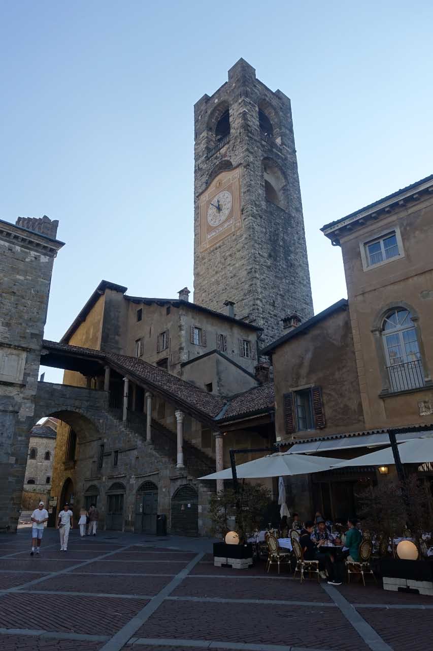 Campanone en Piazza Vecchia