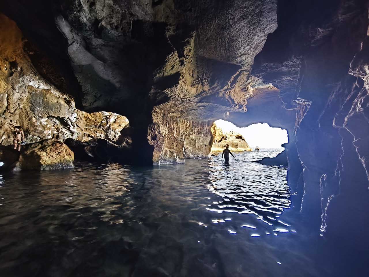 Interior de Cova Tallada en la Costa Blanca