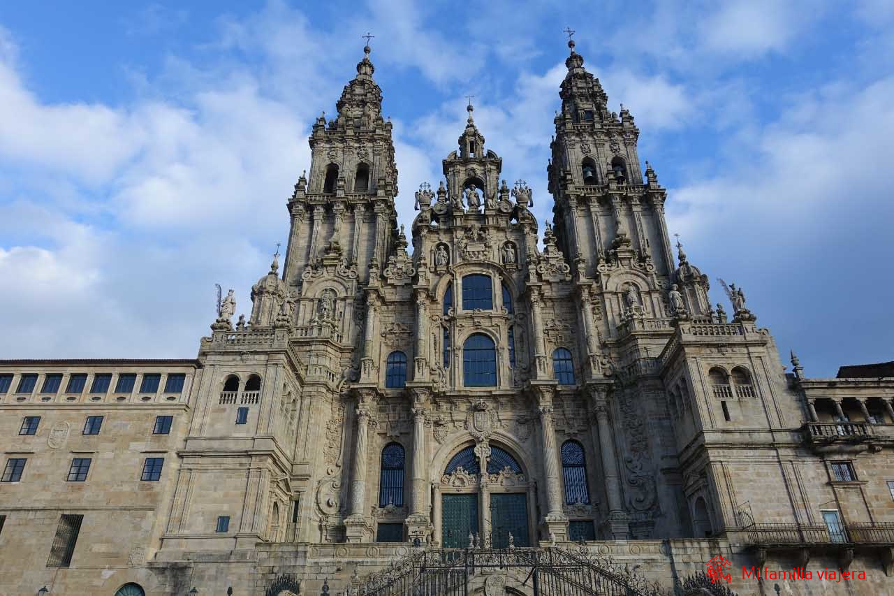 Vista de la Catedral de Santiago de Compostela desde la Plaza del Obradoiro