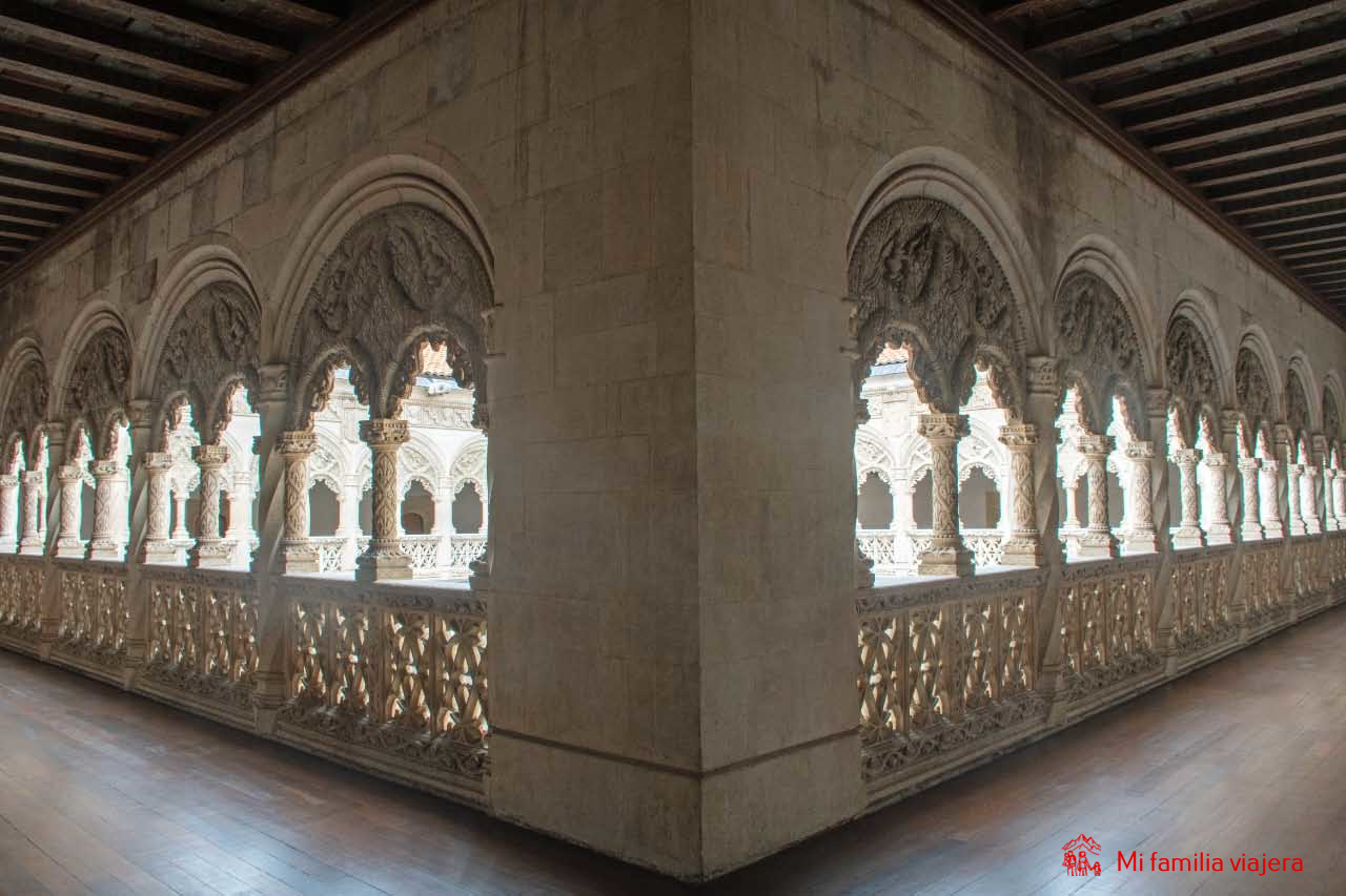 Claustro gótico-renacentista del Colegio de San Gregorio